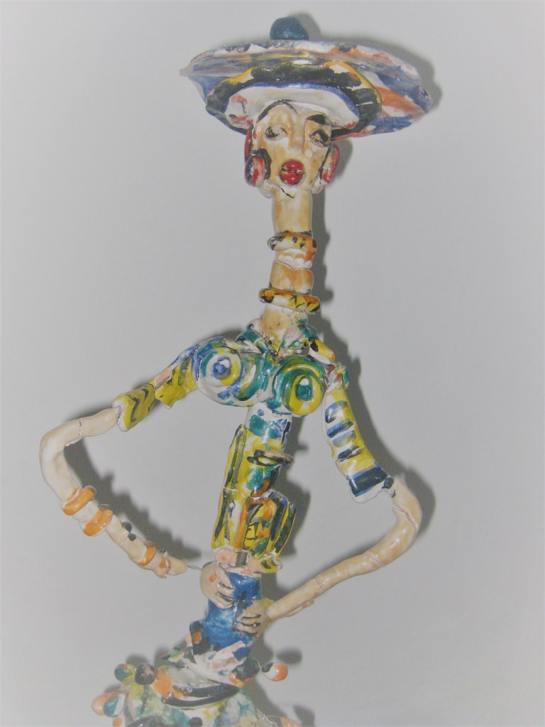 Découvrez la sculpture en céramique "Exhibition" d’Amin Chaouali, exposée à la Galerie Saladin en 2020. Une œuvre exceptionnelle mêlant finesse, sophistication et expression audacieuse