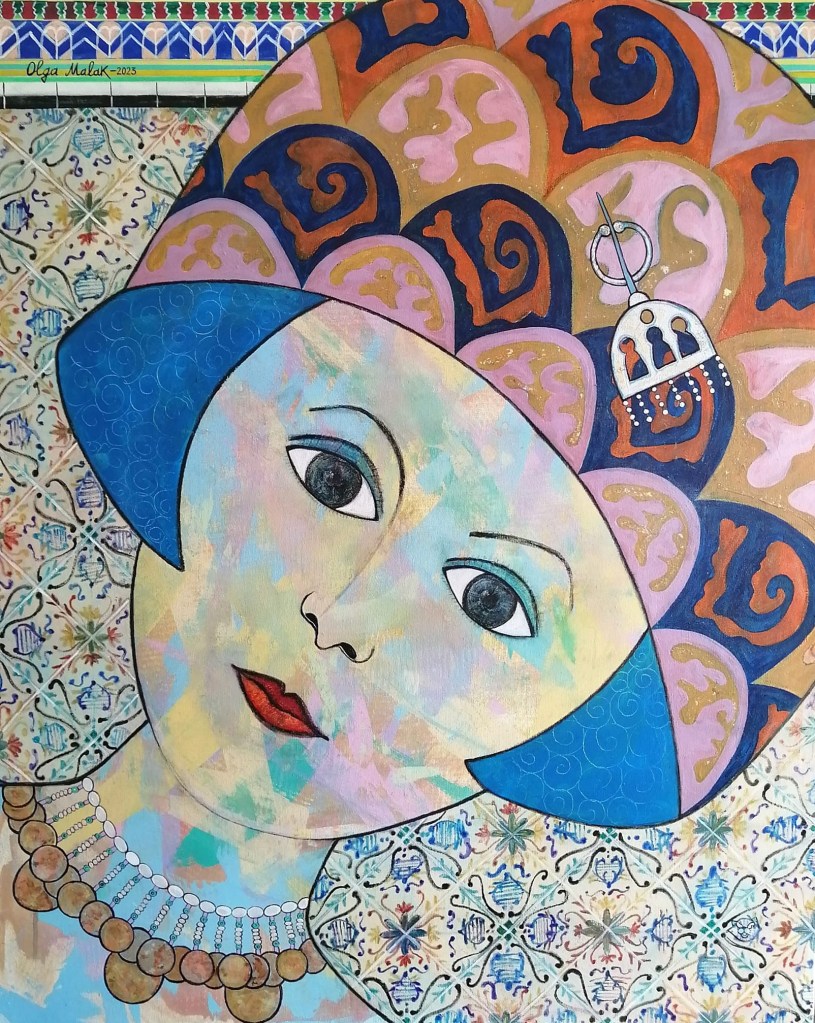 Découvrez l’univers lumineux d’Olga Malakhova, où la feuille d’or devient mémoire, lumière et émotion dans une peinture naïve inspirée de Carthage et du patrimoine méditerranéen.