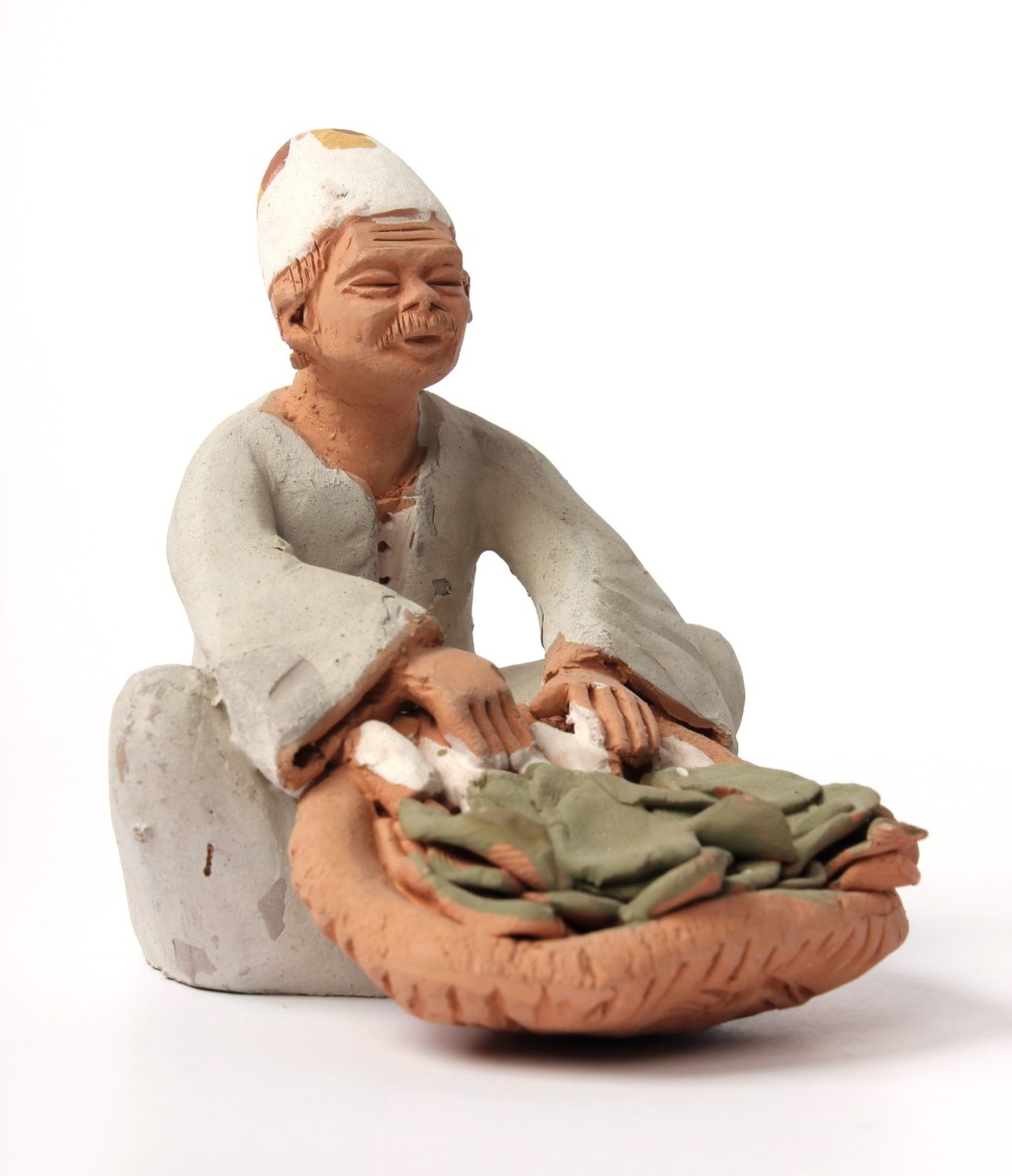 Découvrez l'exposition "Noël d'argile" à Saint-Uze : 150 santons du monde entier dans le berceau historique de la céramique drômoise. Collection Thérèse Neveu, Bleus de Saint-Uze. Jusqu'au 4 janvier 2026.